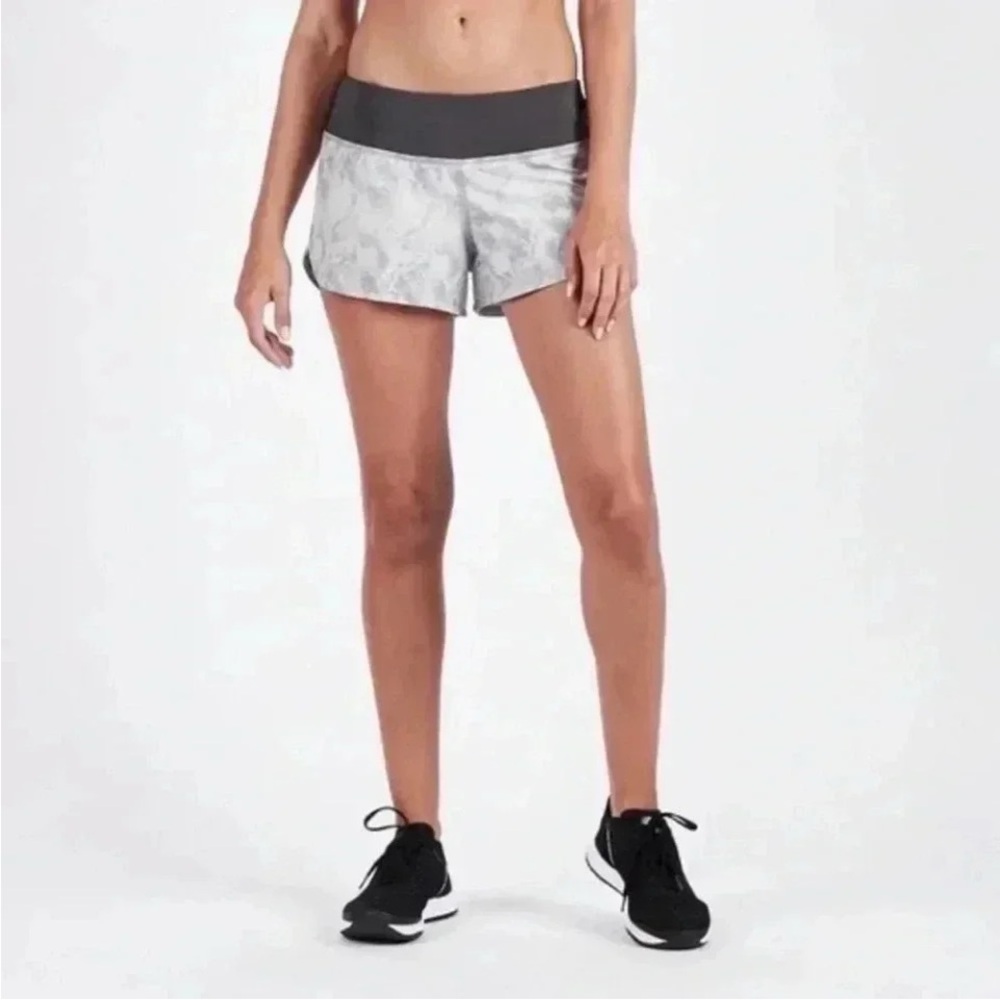 Vuori Omni Performance Short In Grey Dunes, Size Medium, very Good Condition